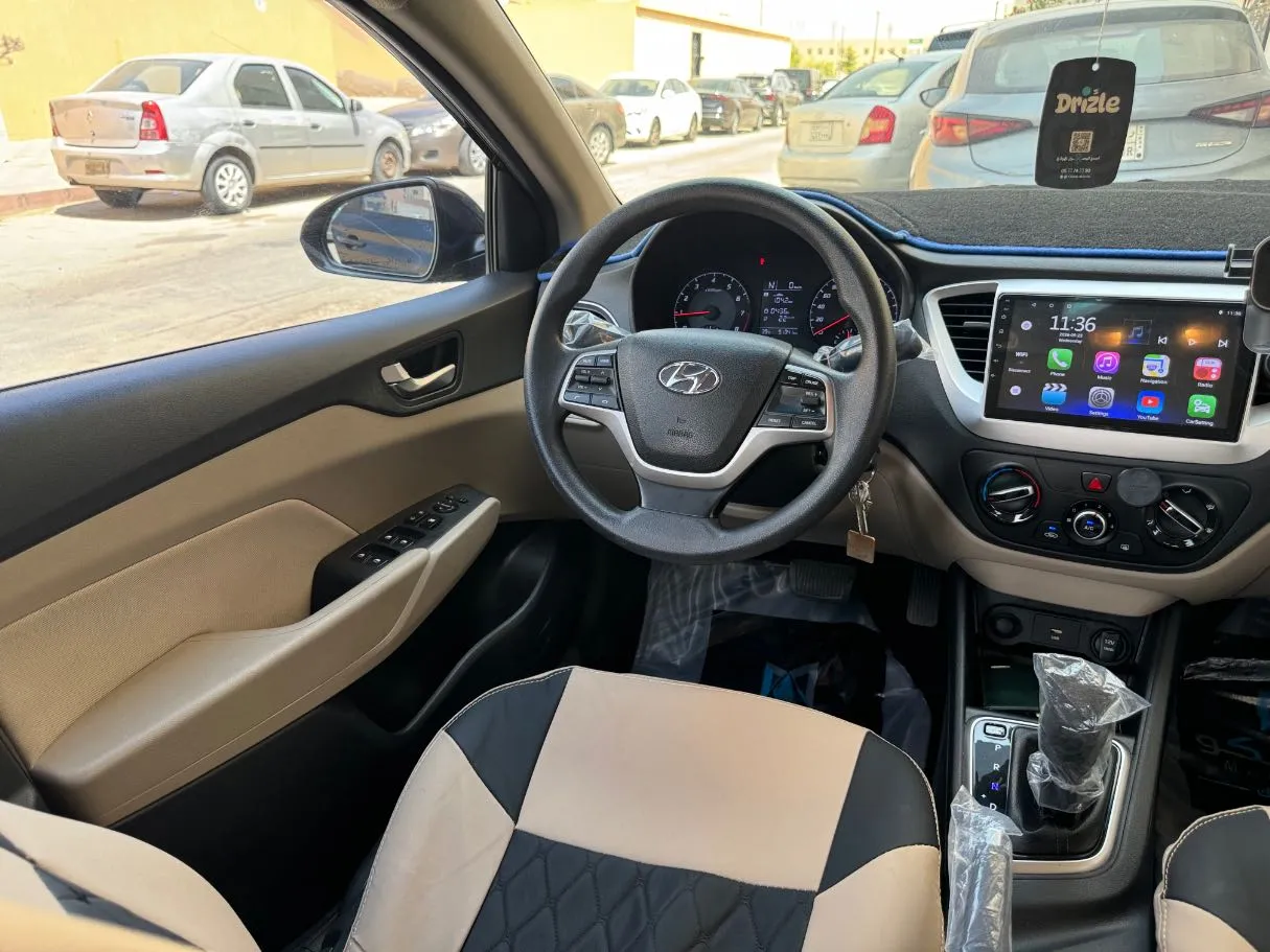 Car image 18