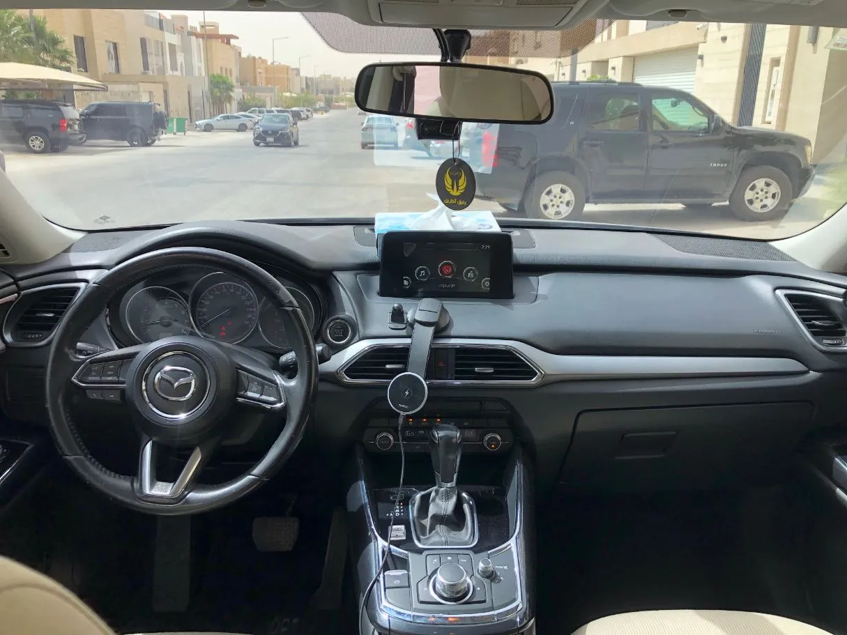 Car image 14