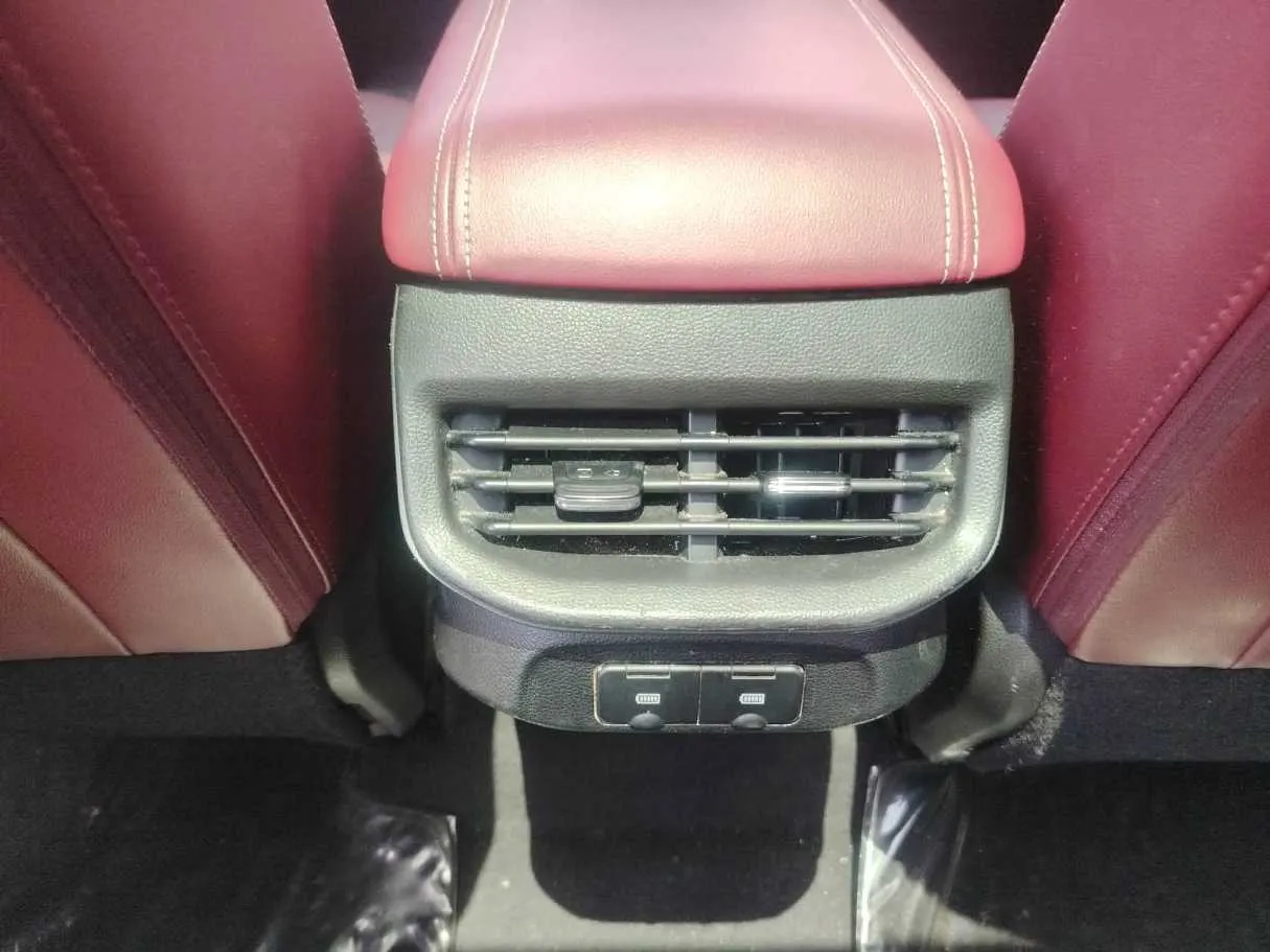 Car image 36