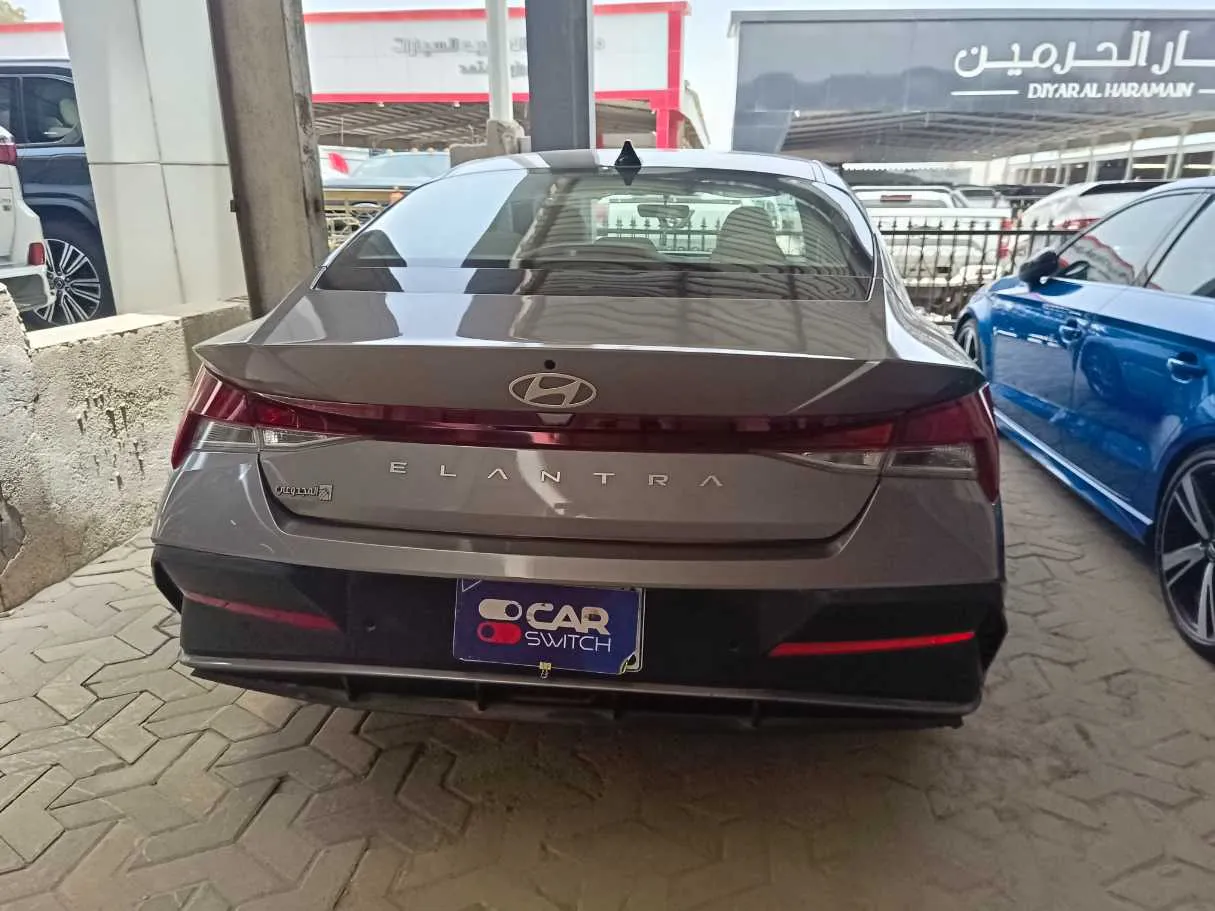 Car image 5