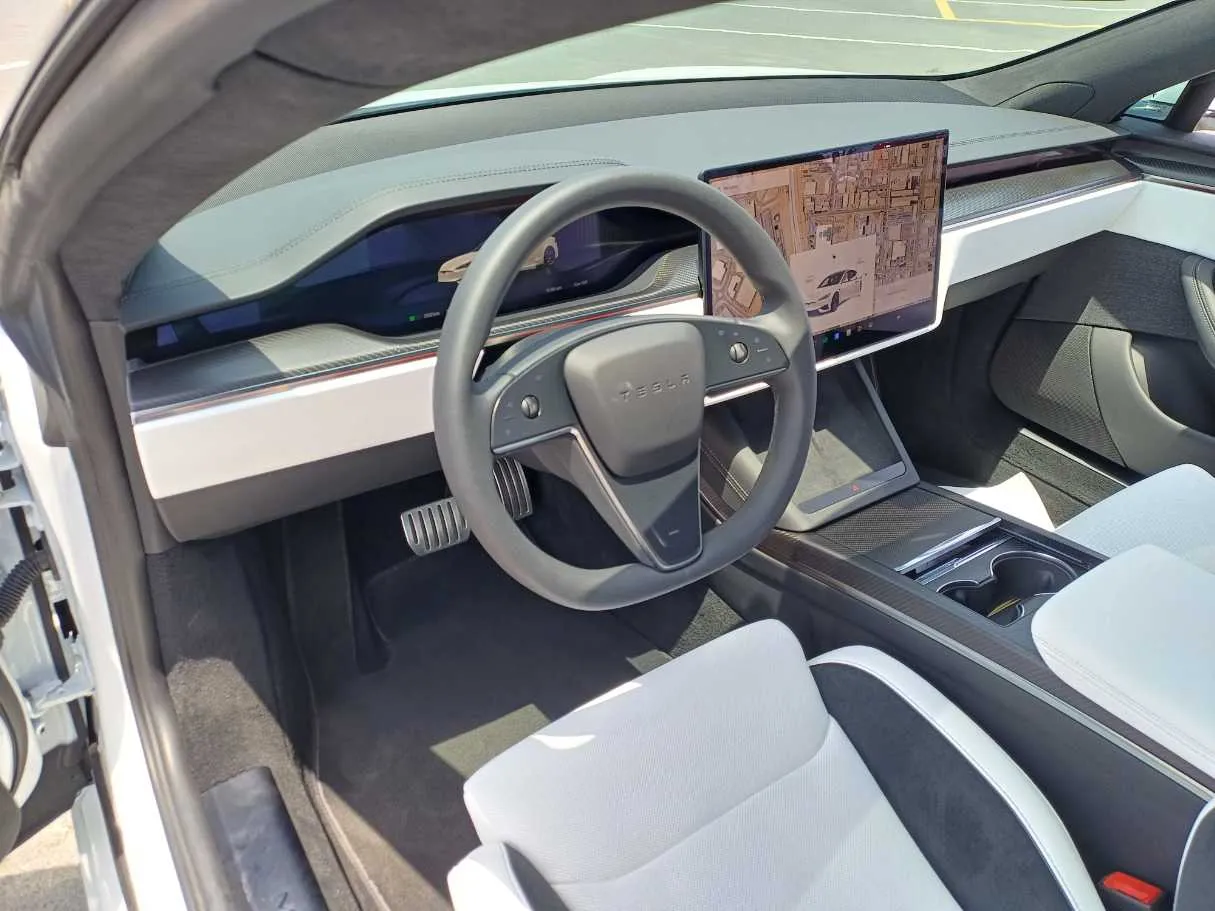 Car image 11