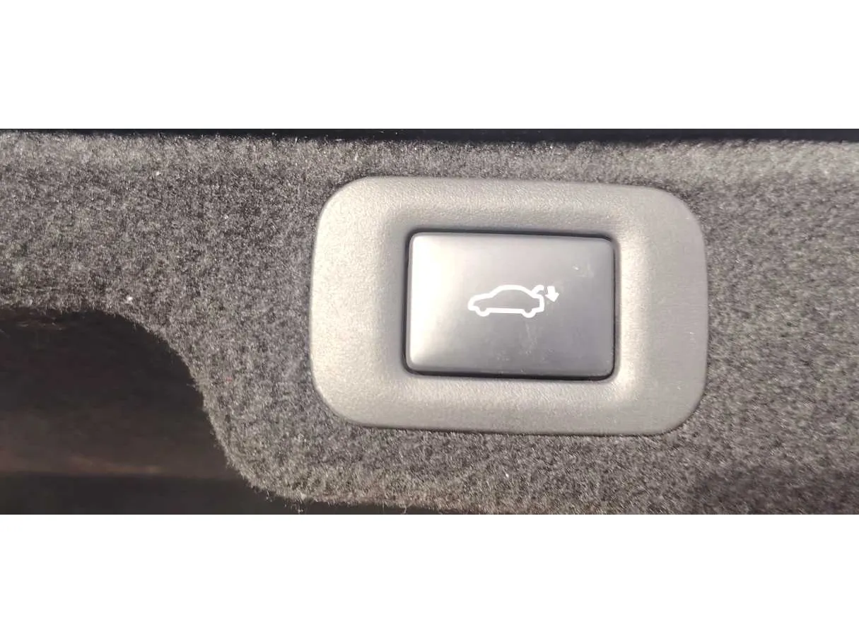 Car image 33