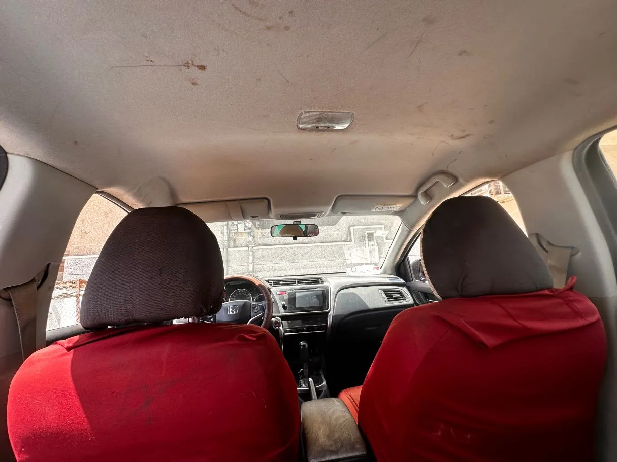 Car image 14