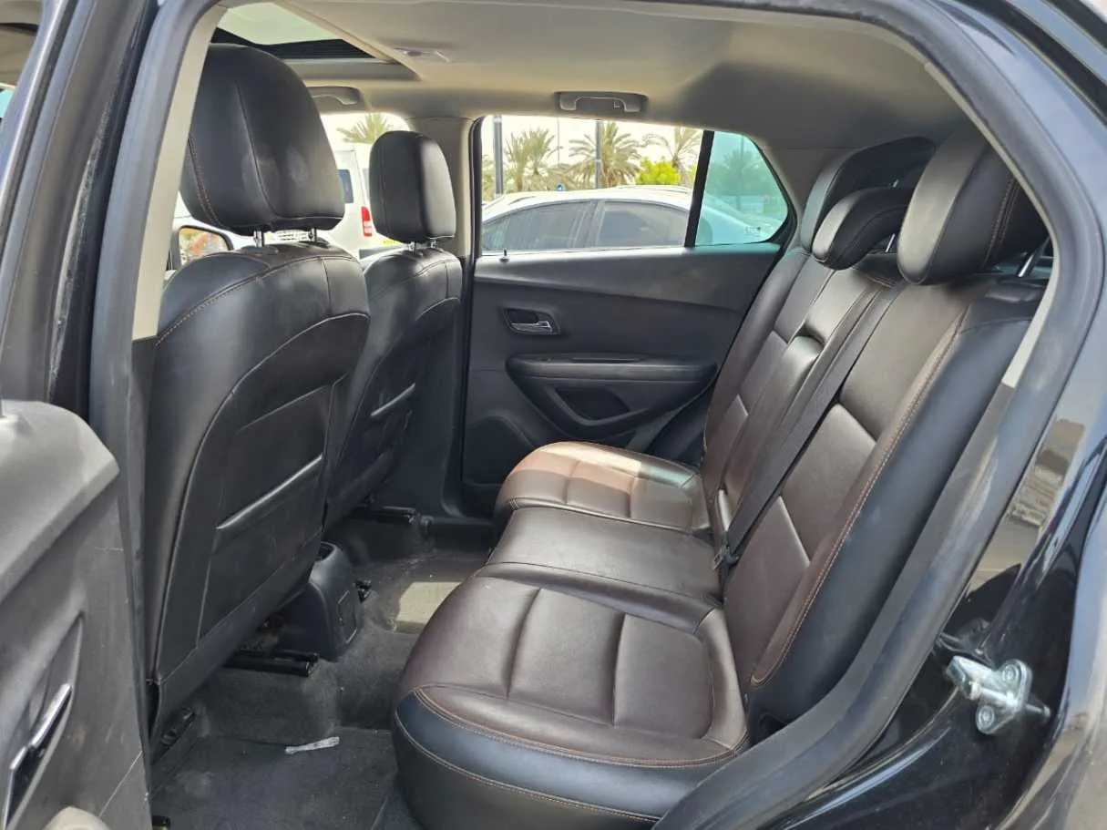 Car image 13