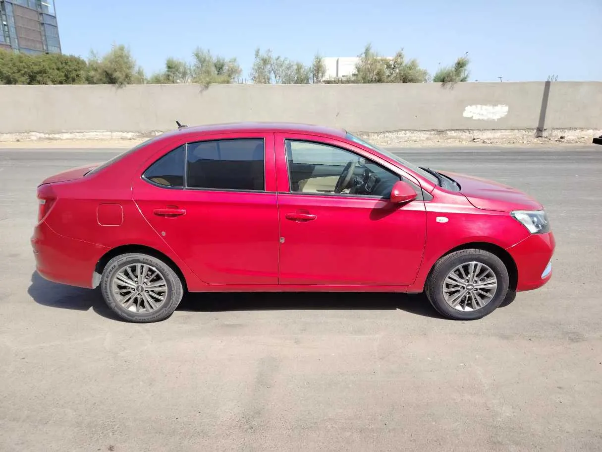 Car image 4
