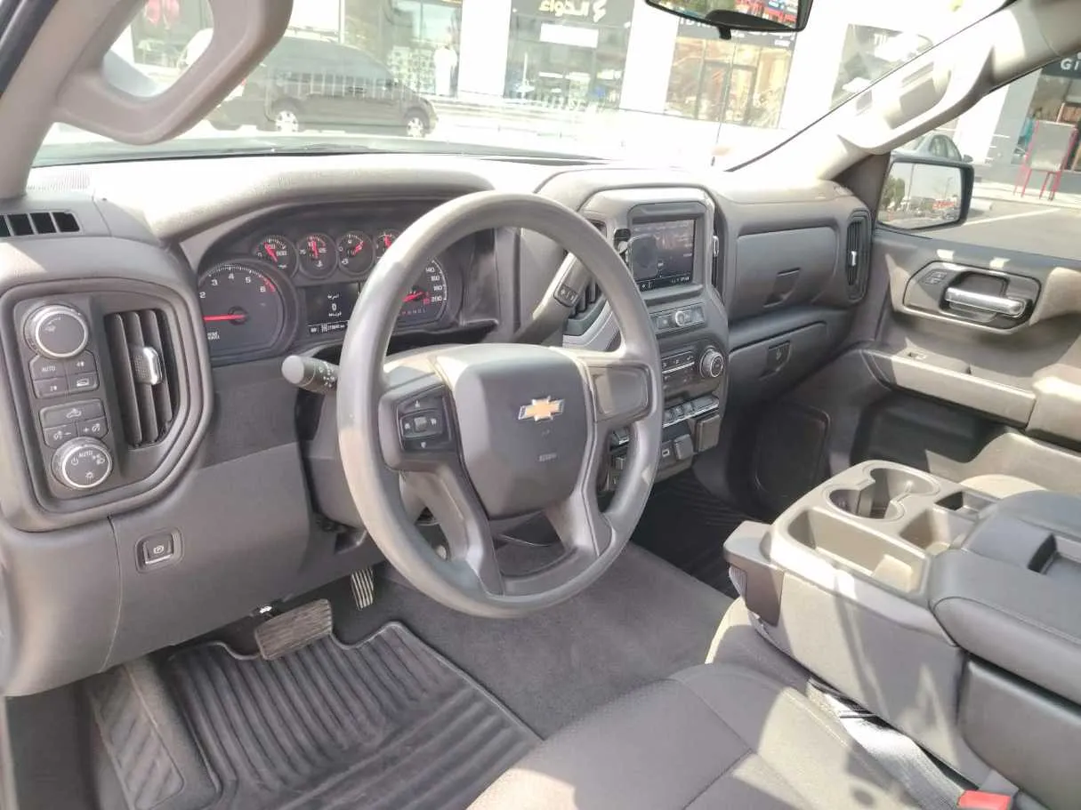 Car image 13