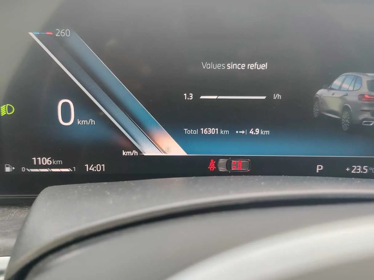 Car image 24