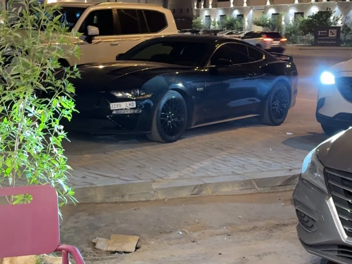 Car image 8