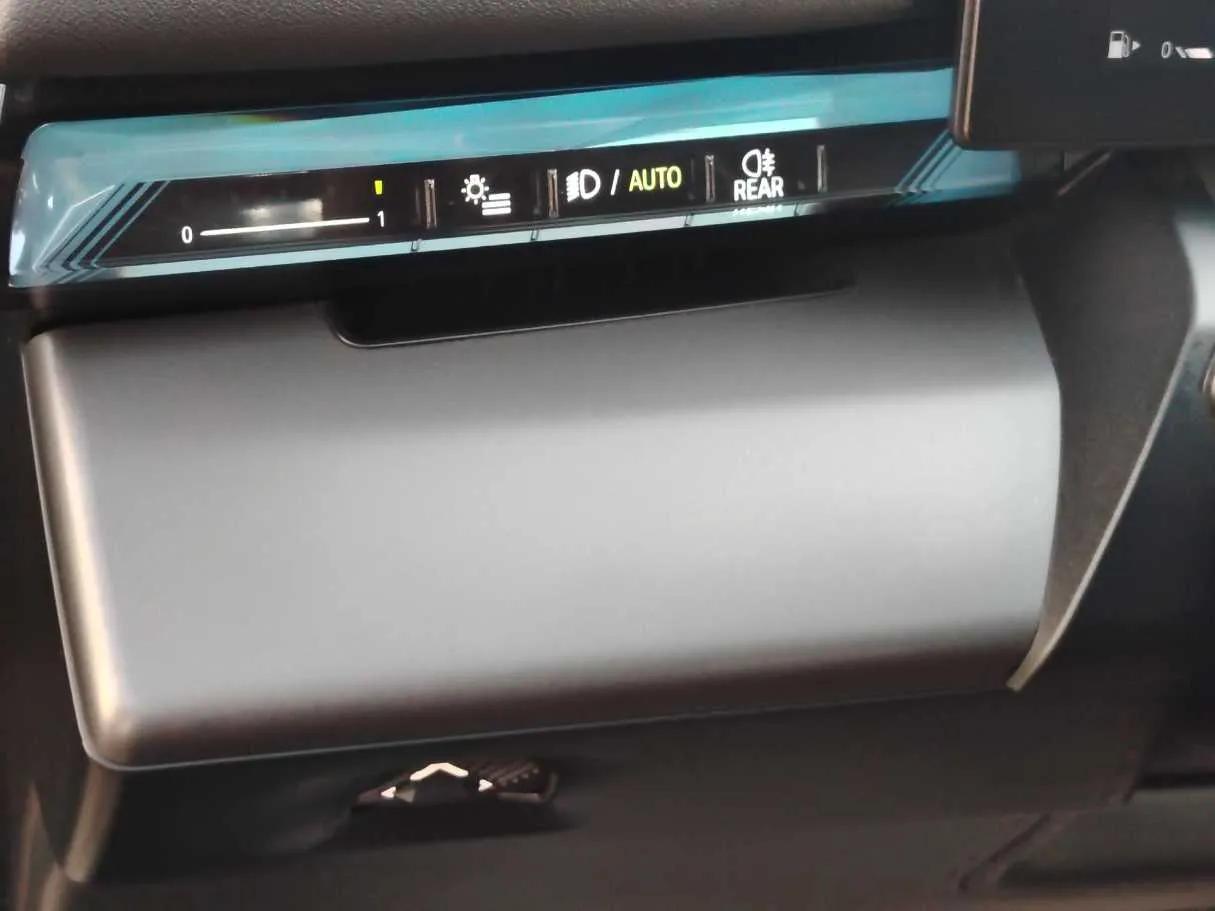 Car image 24