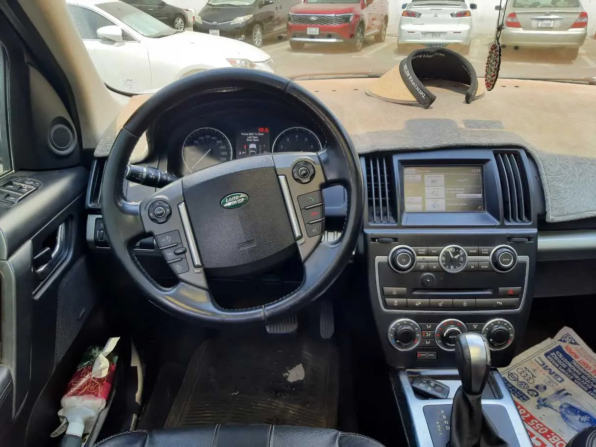 Car image 17
