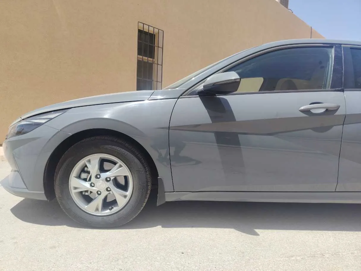 Car image 9