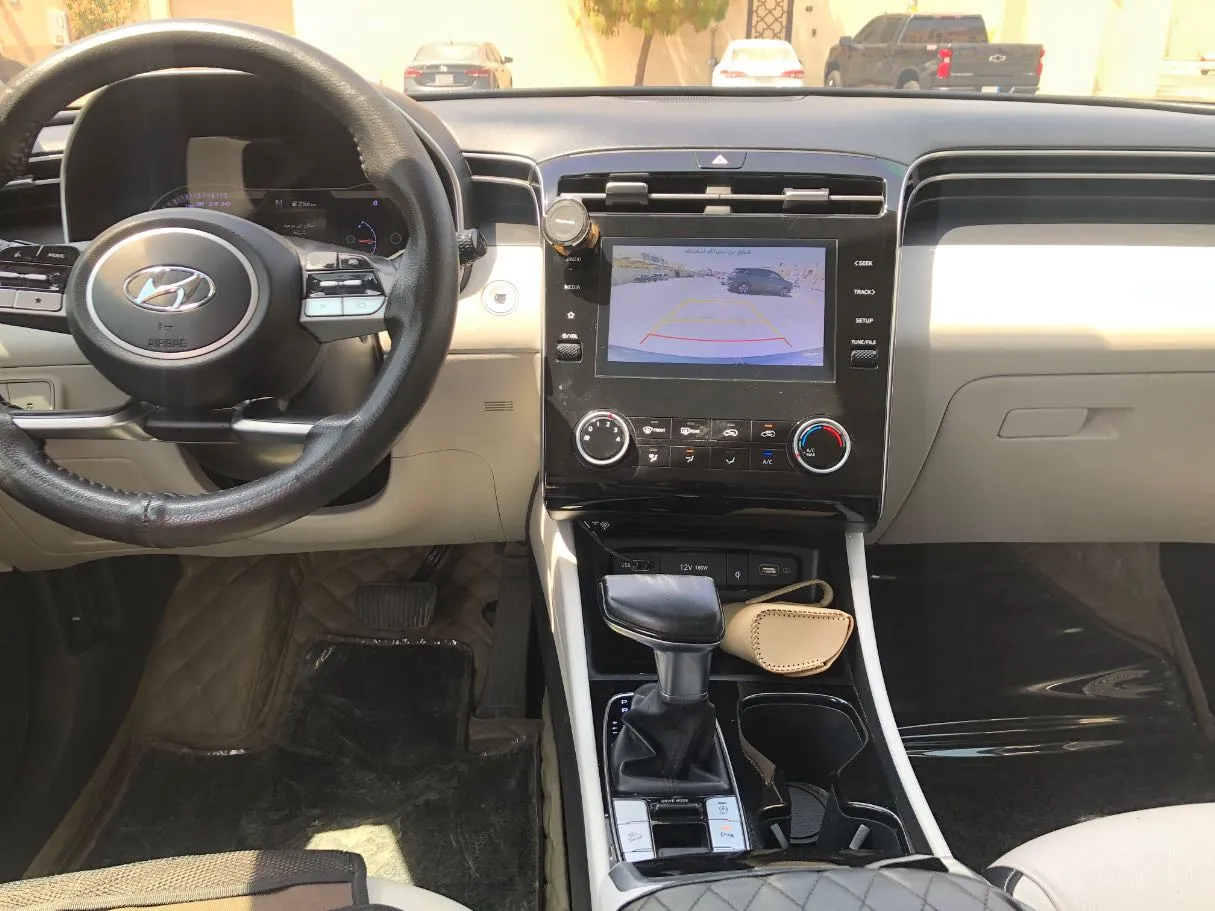 Car image 15