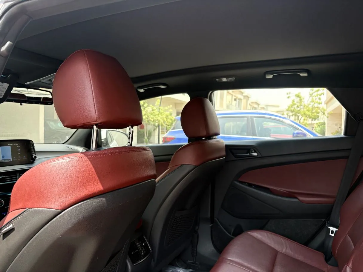 Car image 17