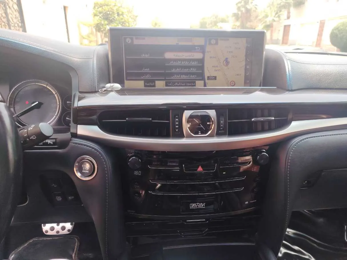 Car image 24