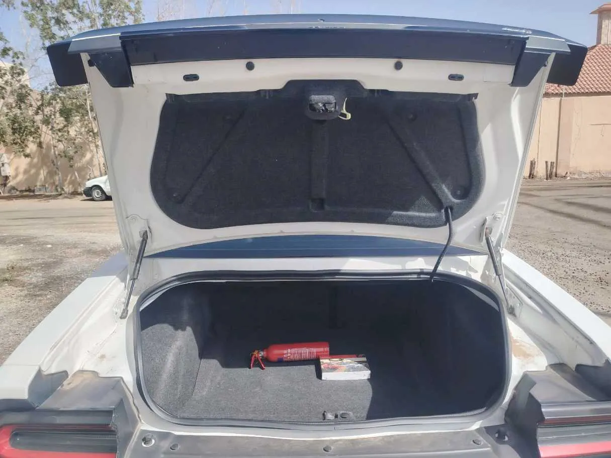 Car image 28