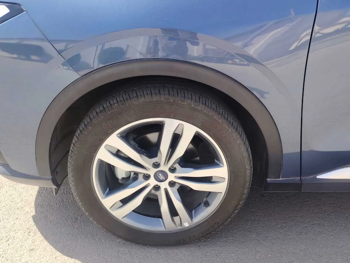 Car image 9
