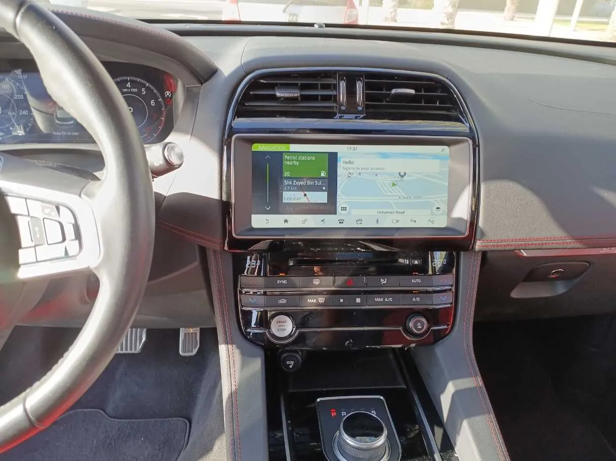 Car image 16