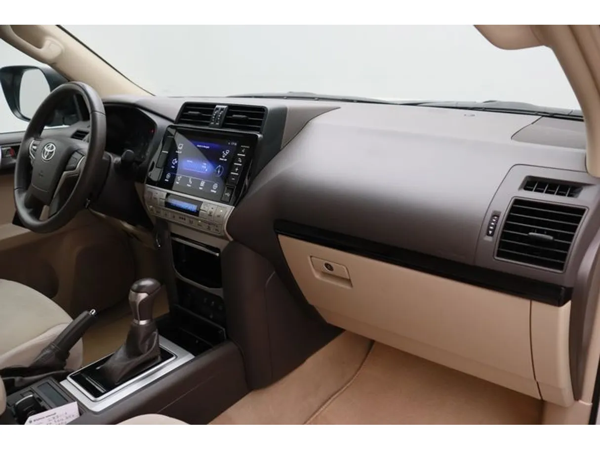 Car image 10
