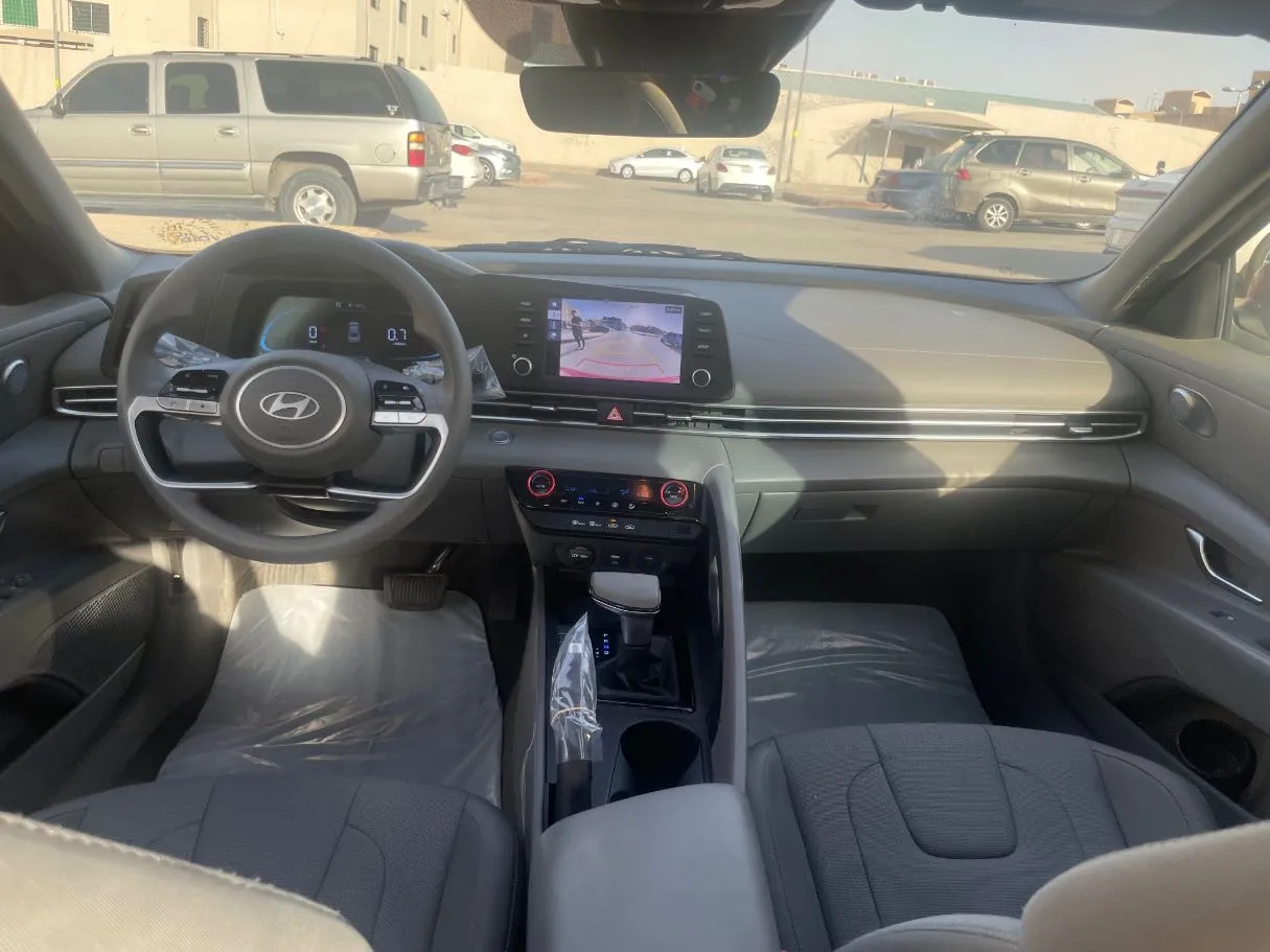 Car image 18