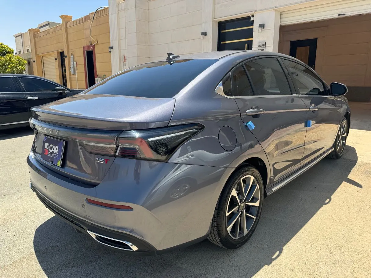 Car image 4