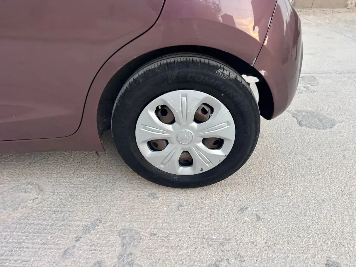 Car image 9