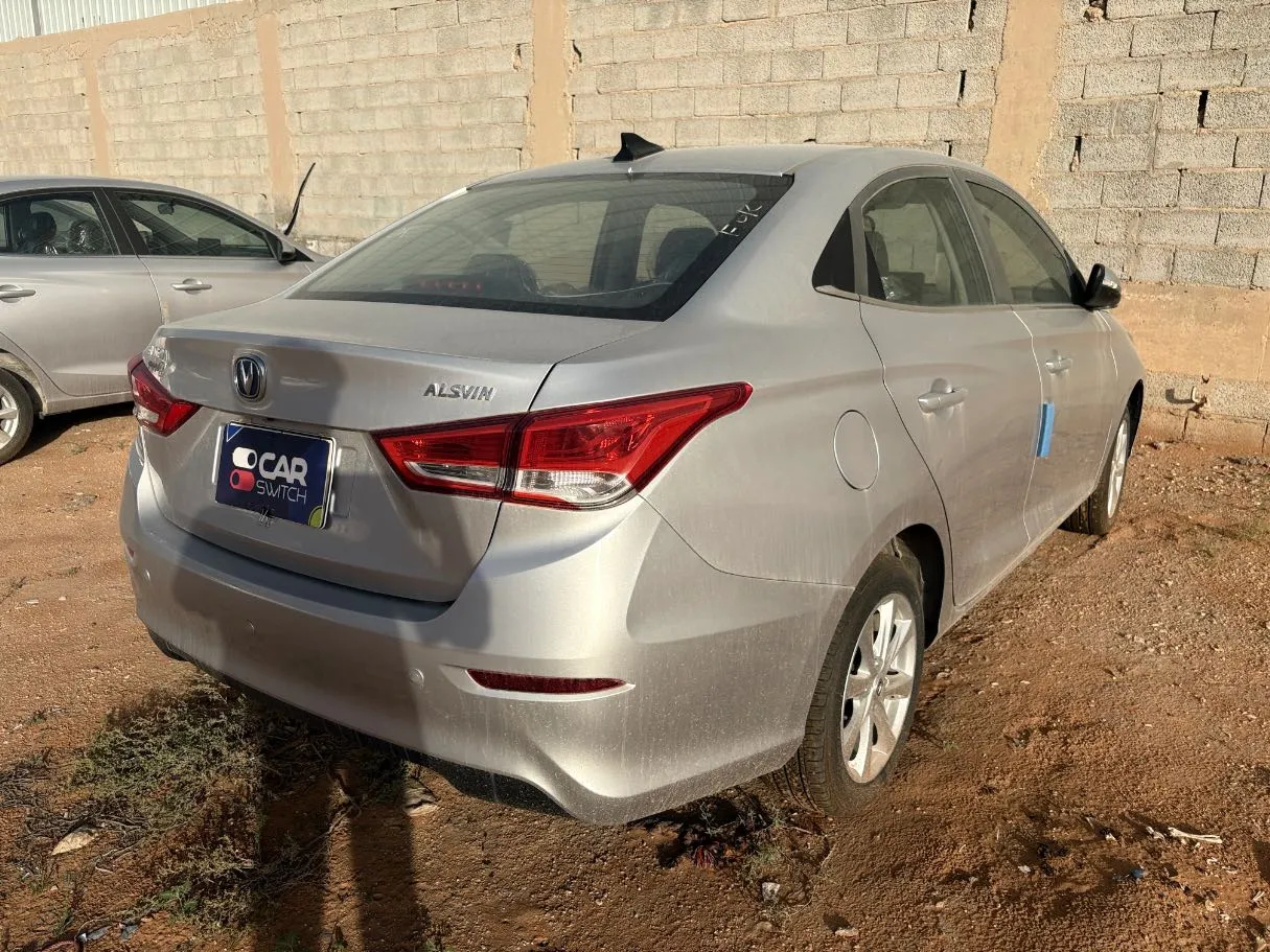 Car image 4