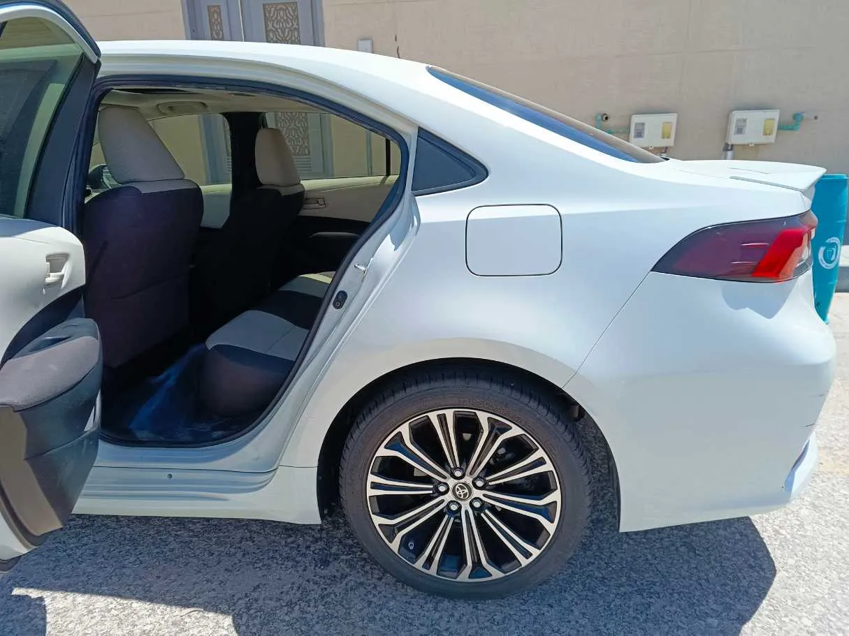 Car image 15