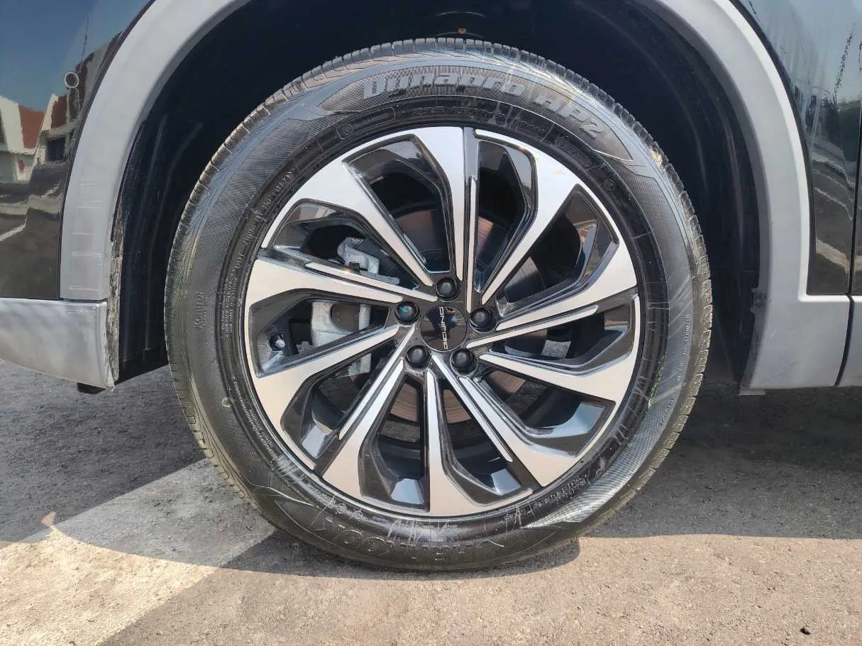 Car image 9