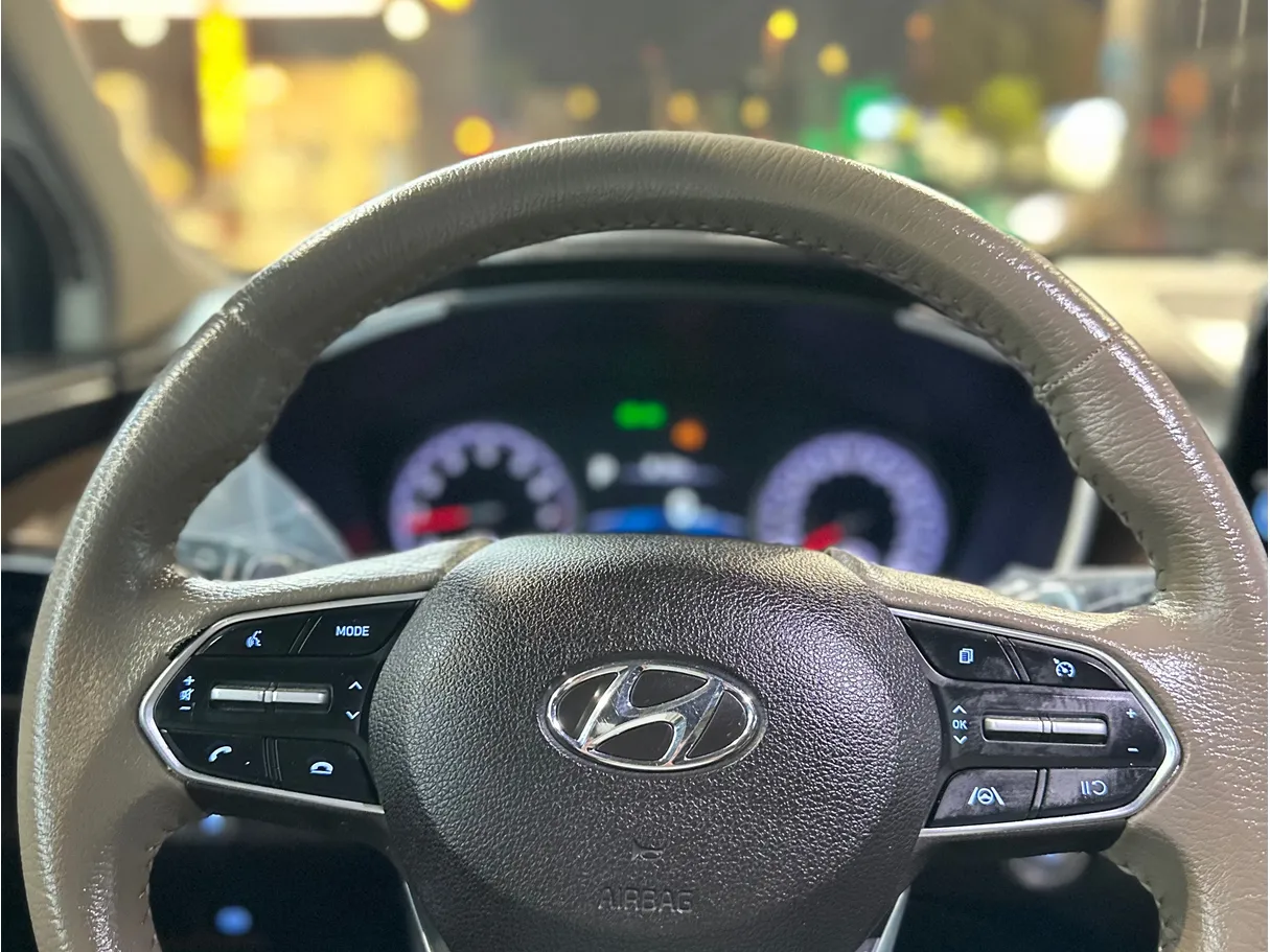 Car image 5