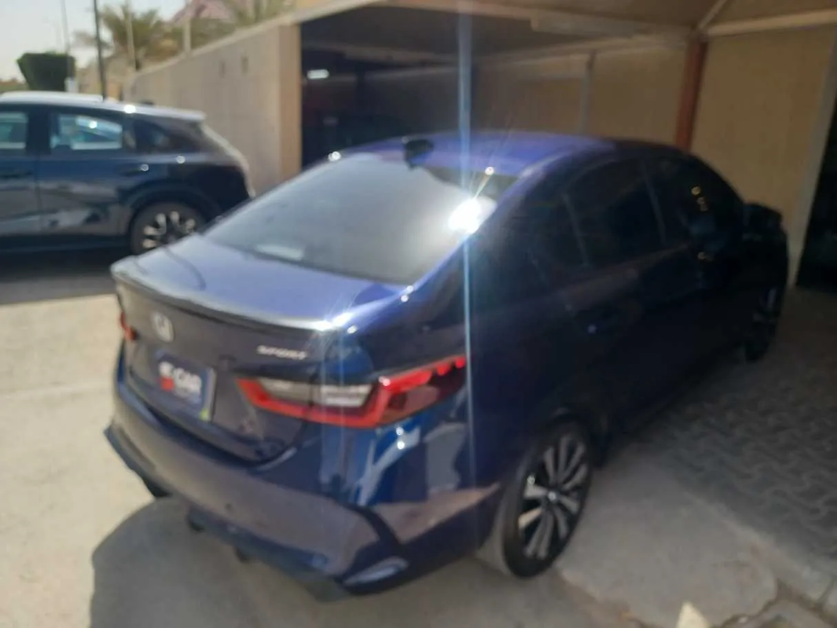 Car image 5