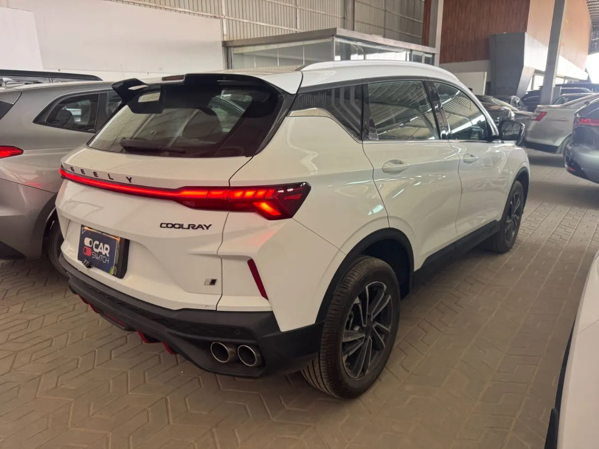Car image 4
