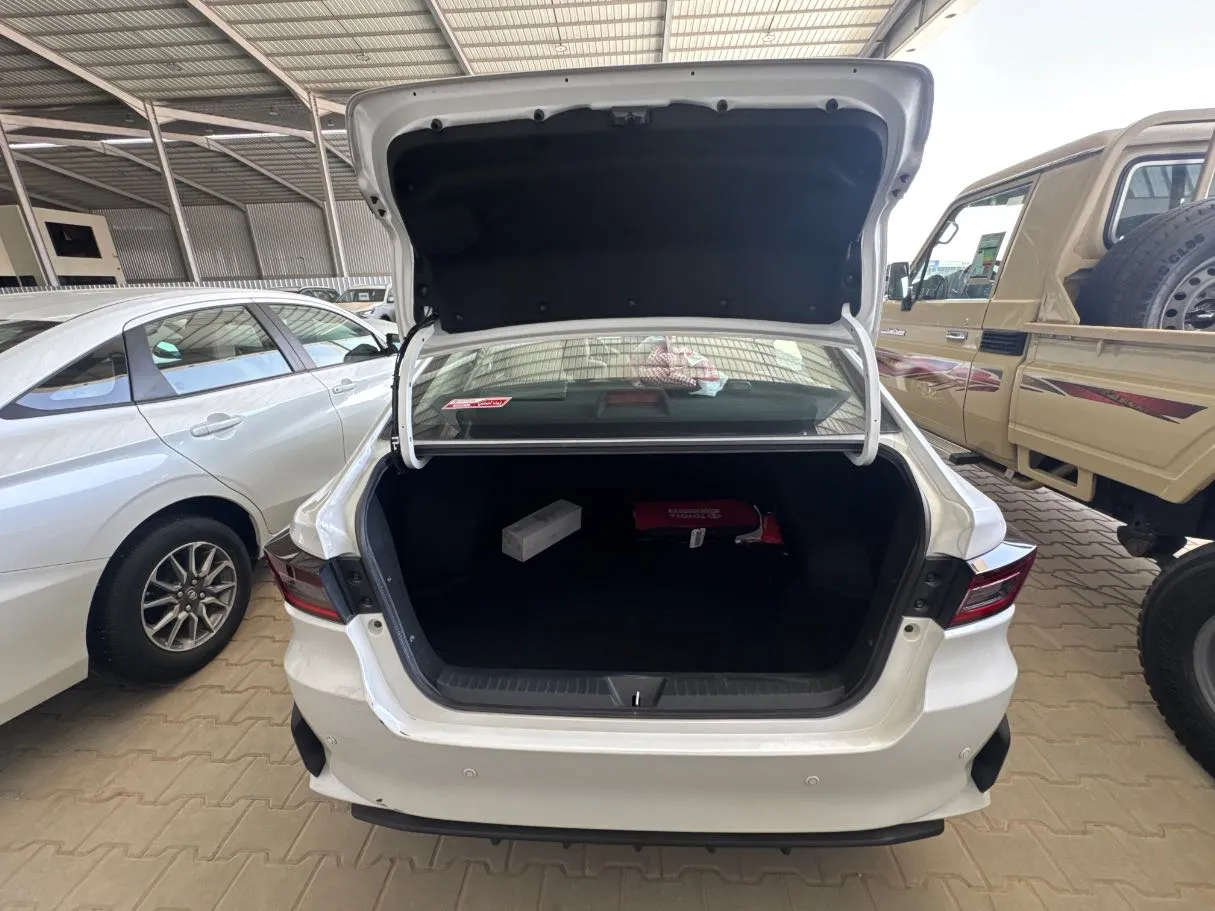 Car image 17