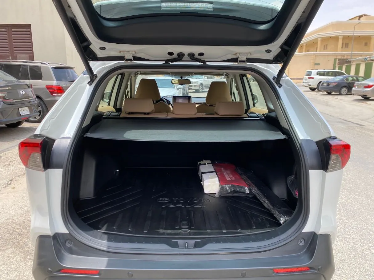 Car image 20