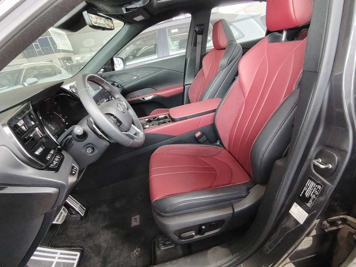 Car image 15