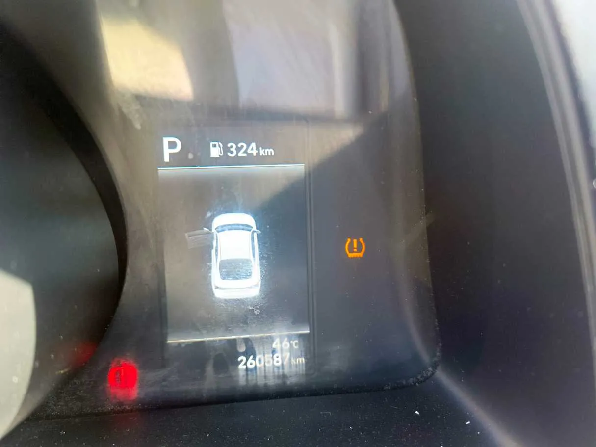 Car image 26