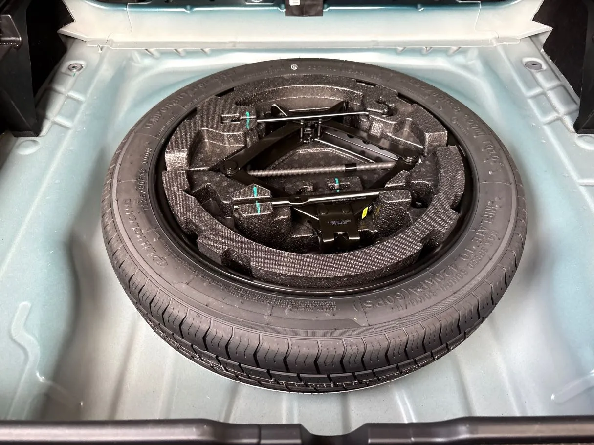 Car image 30