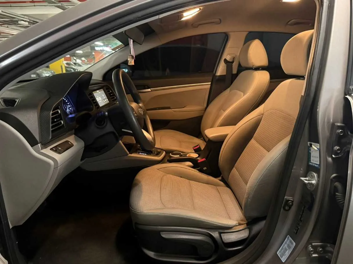 Car image 8