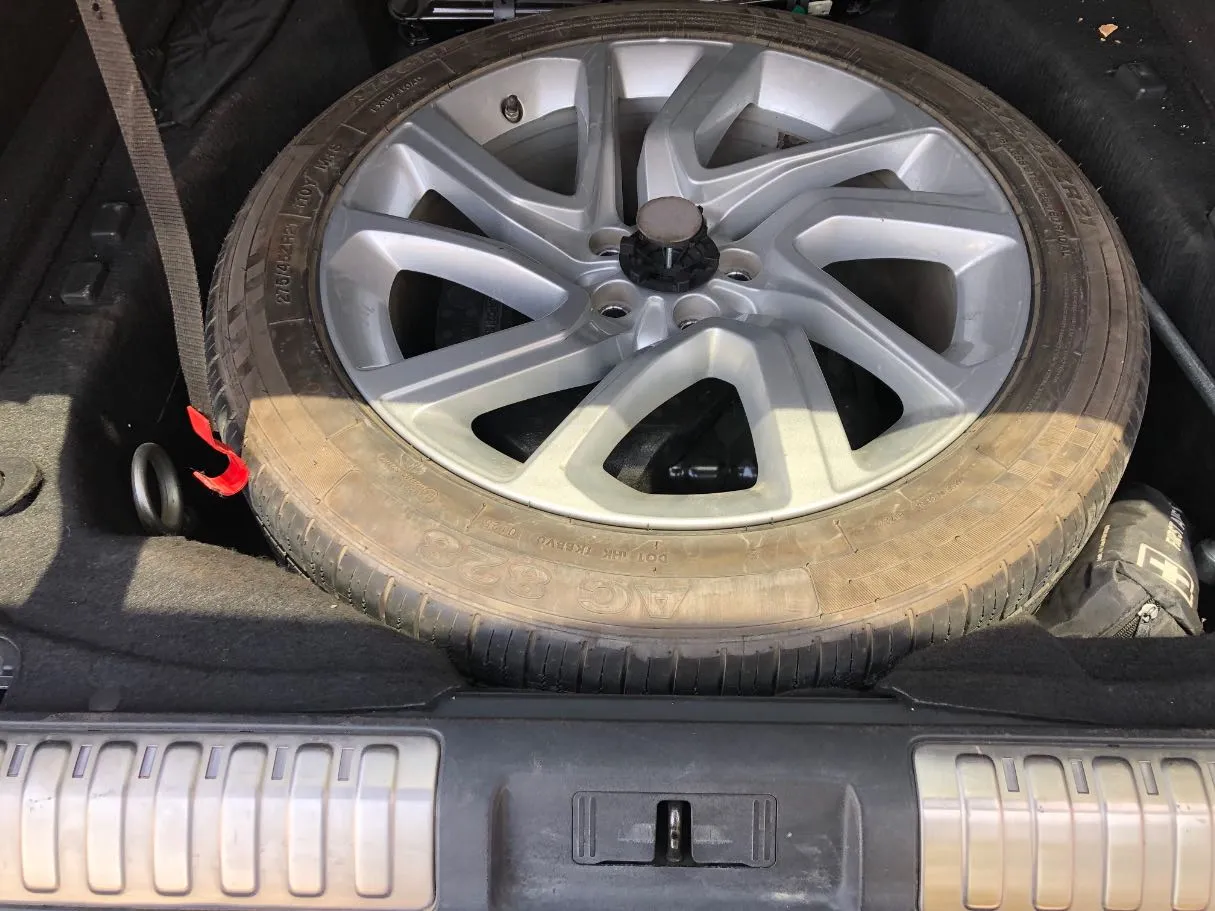 Car image 24