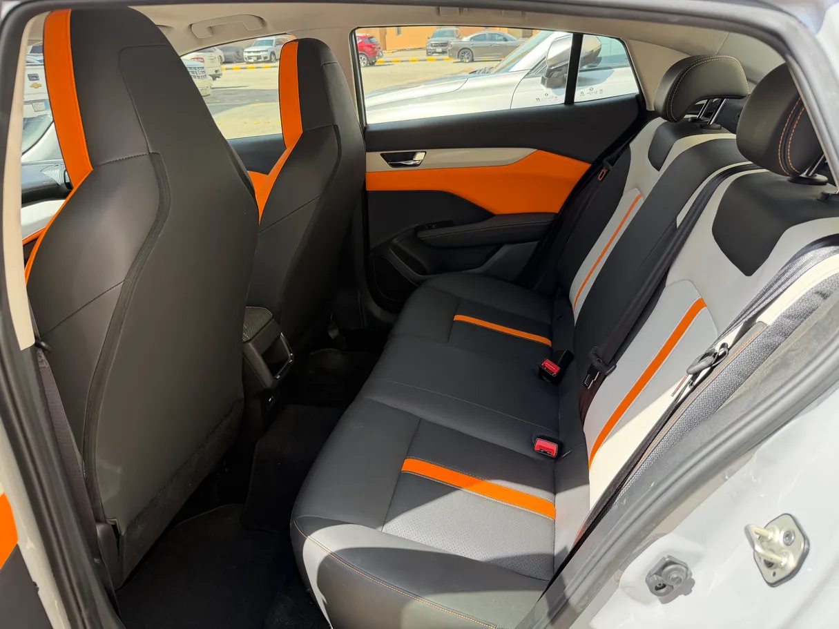 Car image 8