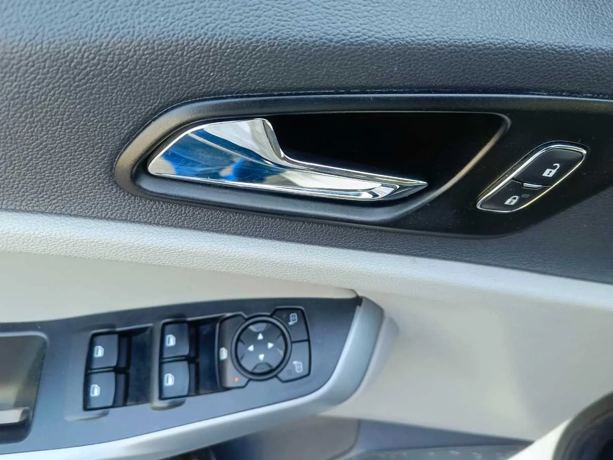 Car image 31