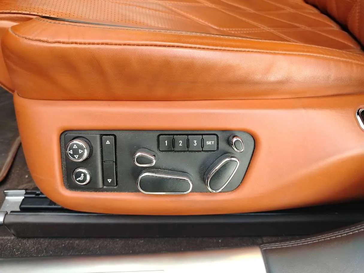 Car image 34