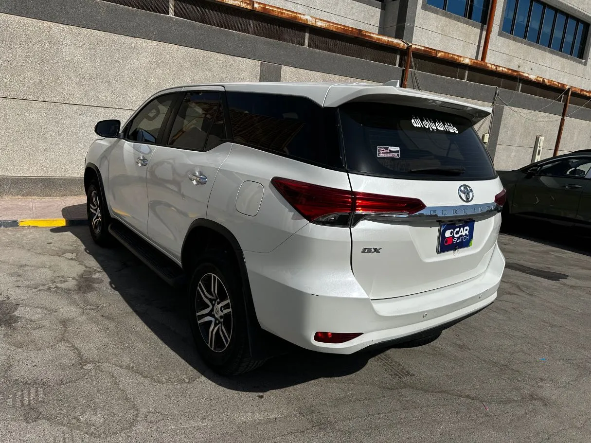 Car image 7