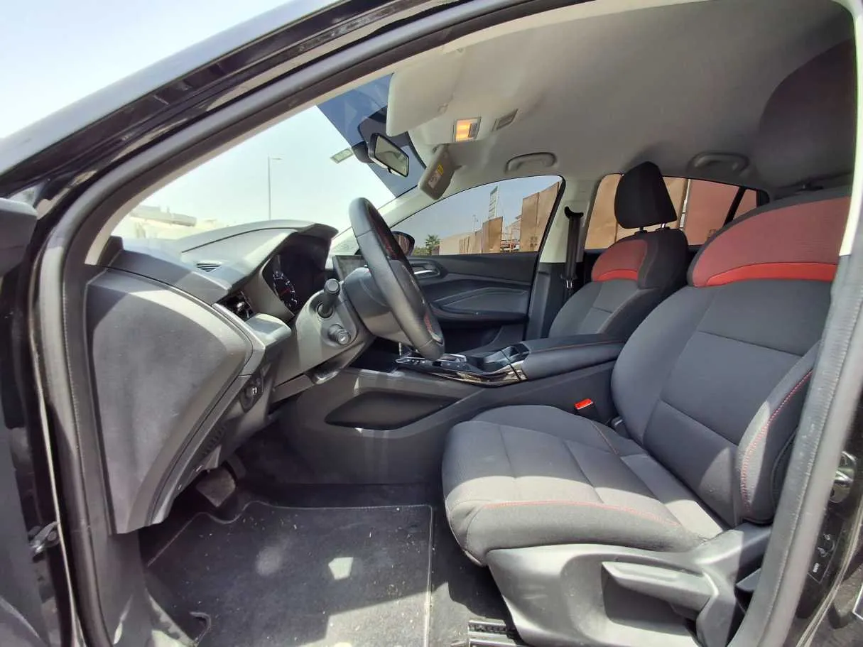 Car image 12