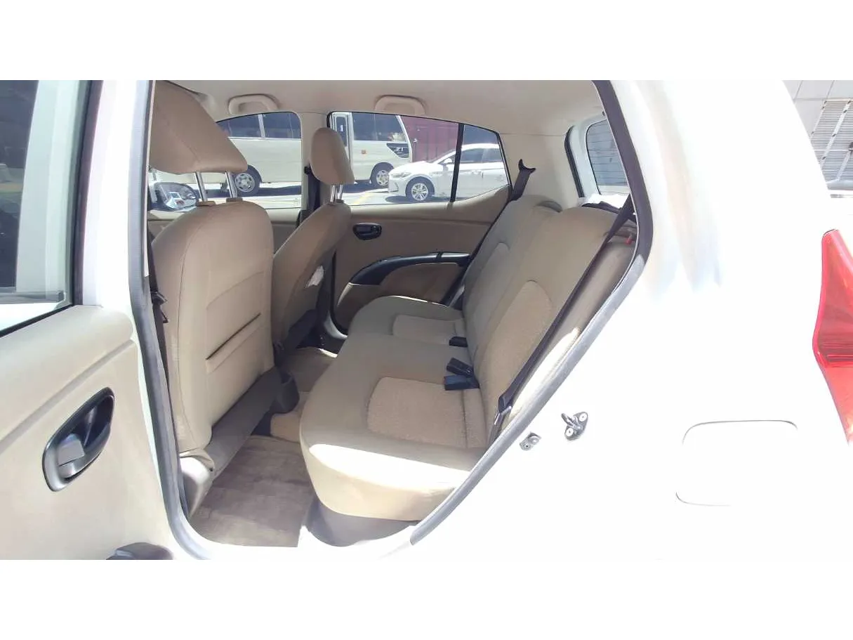 Car image 12