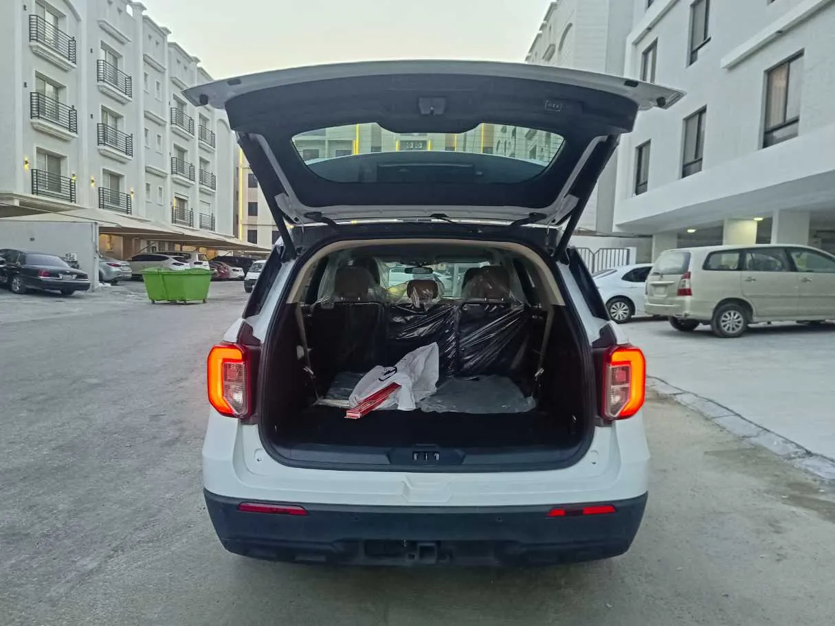 Car image 25