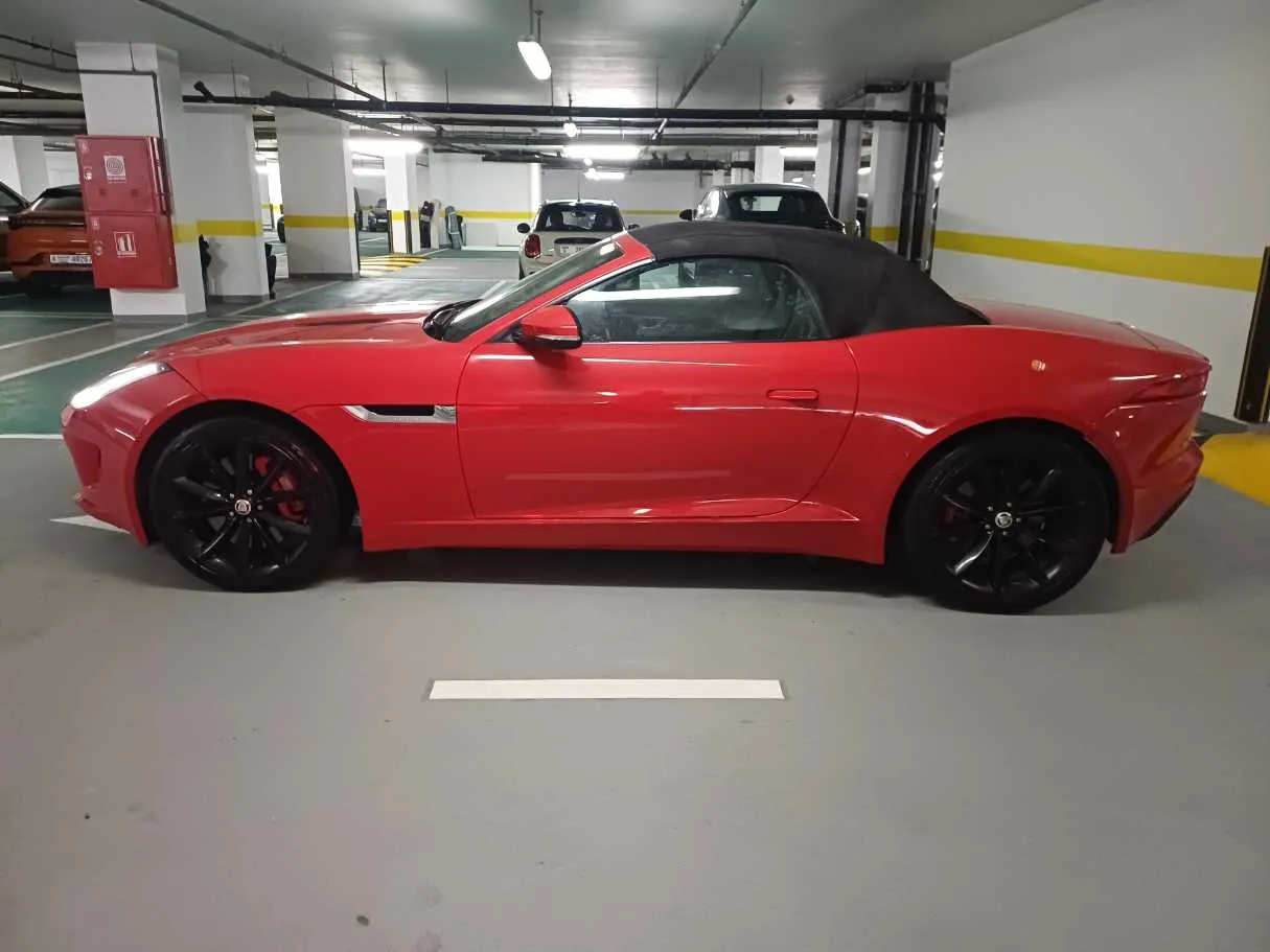 Car image 8