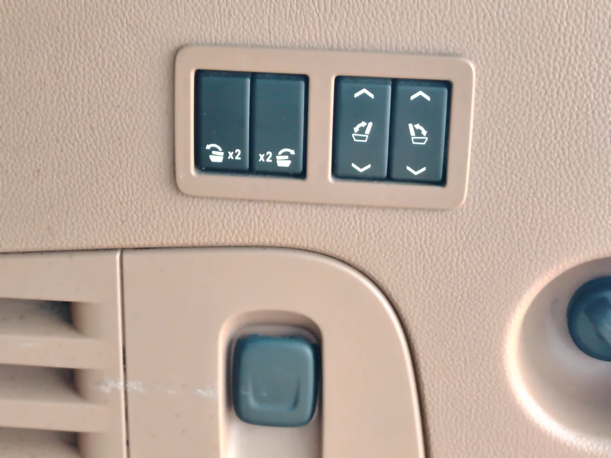 Car image 37