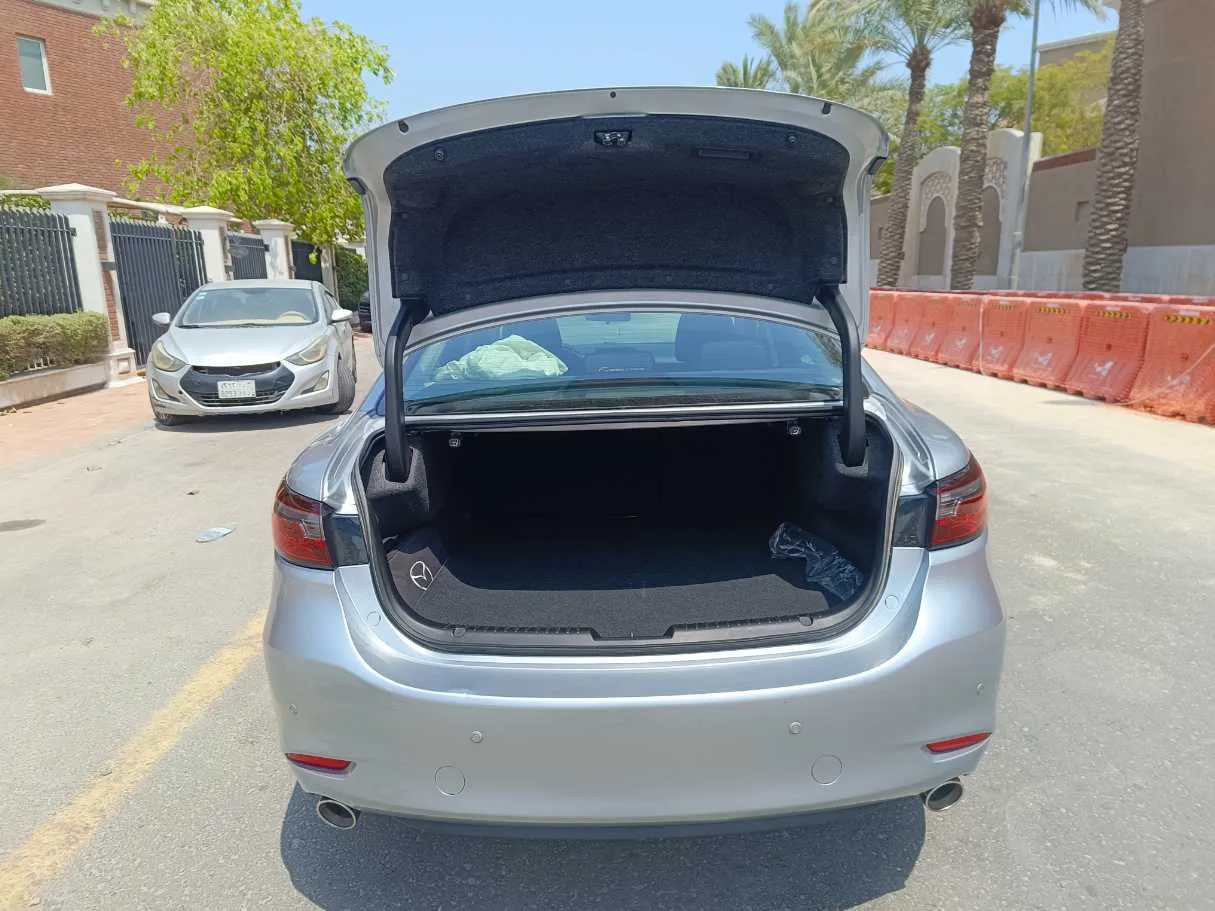 Car image 24