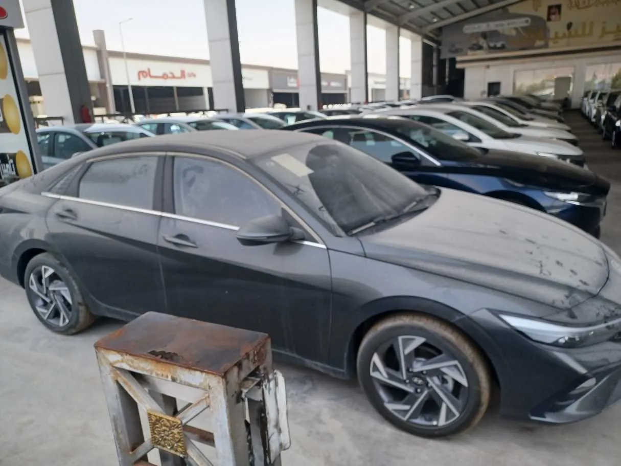 Car image 3