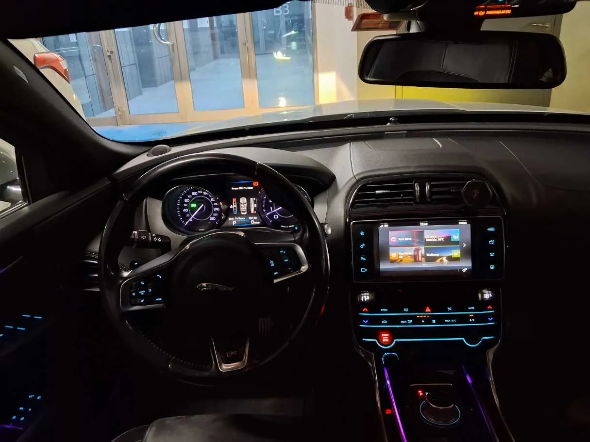 Car image 15